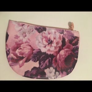 Ipsy May 2022 Glam Bag make-up zipper bag